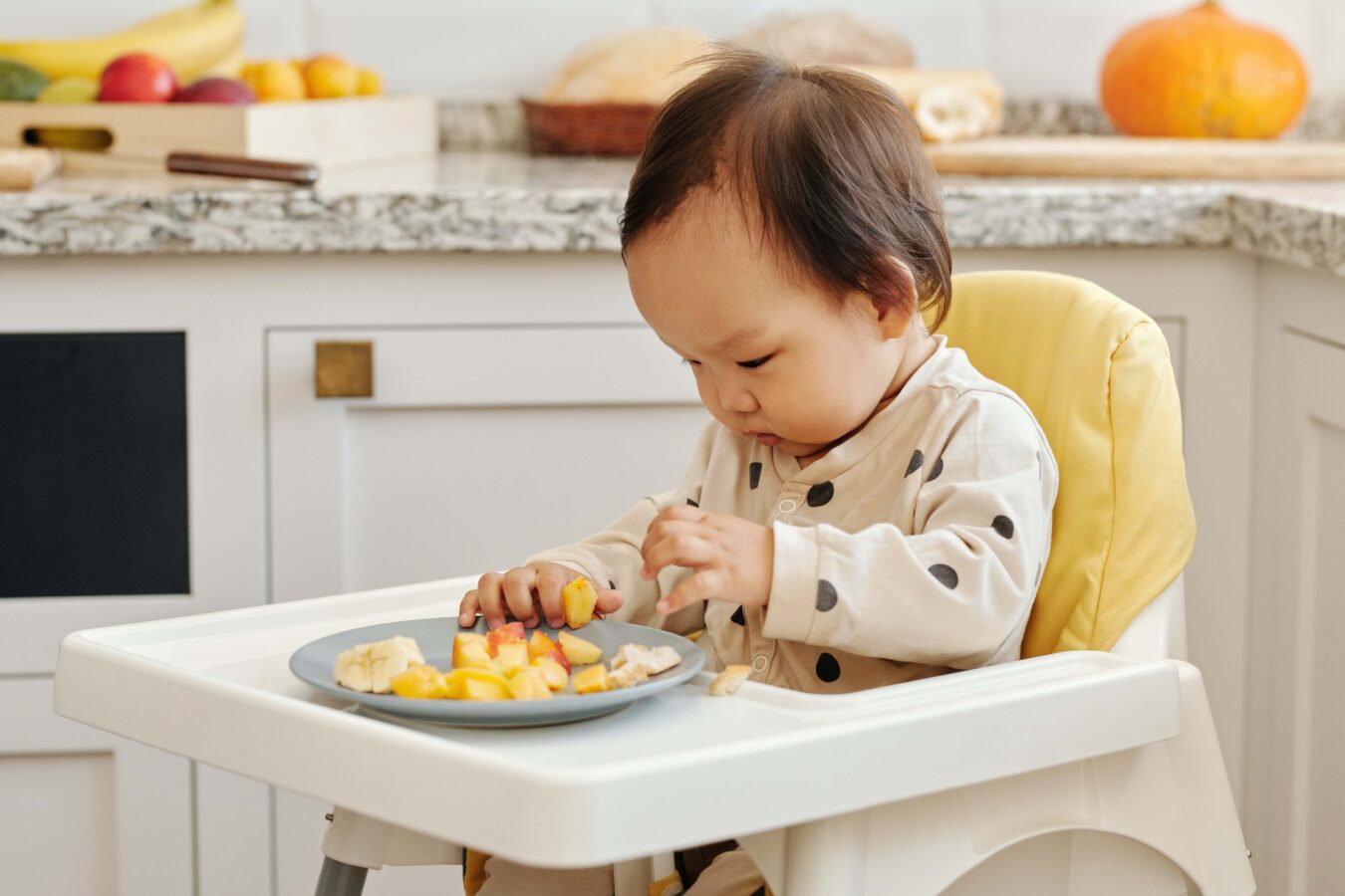 Nutrition de l&rsquo;enfant : tout savoir sur la diversification, les allergies et les troubles du comportement alimentaire.